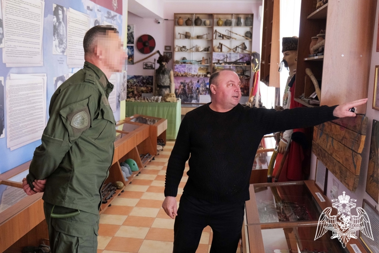 В Херсонской области росгвардейцы передали в дар музею «Таврида» экспонат
