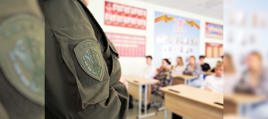 Росгвардейцы провели антитеррористические уроки для старшеклассников в Херсонской области