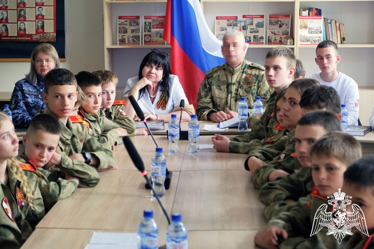 Росгвардейцы организовали тематический круглый стол в Херсонской области