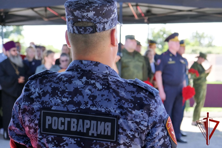 Росгвардейцы приняли участие в церемонии погребения жертв фашизма в Херсонской облас