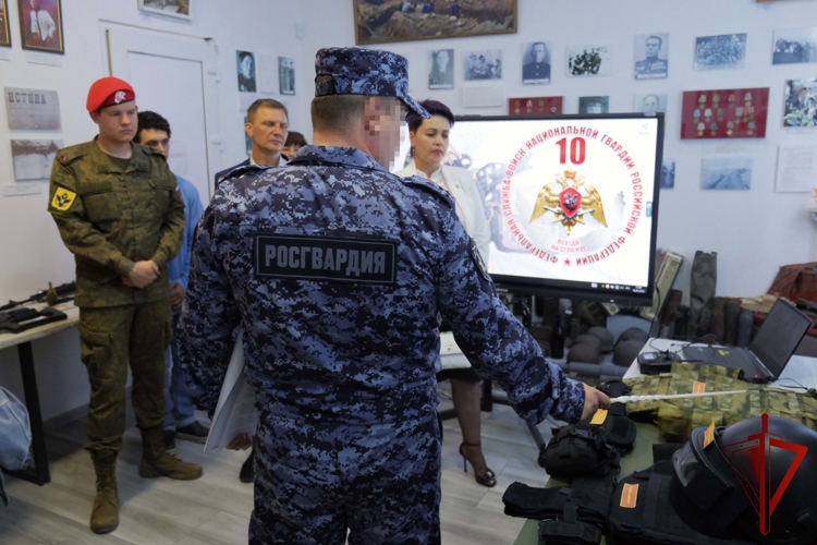 Росгвардейцы представили интерактивную экспозицию в Херсонской области