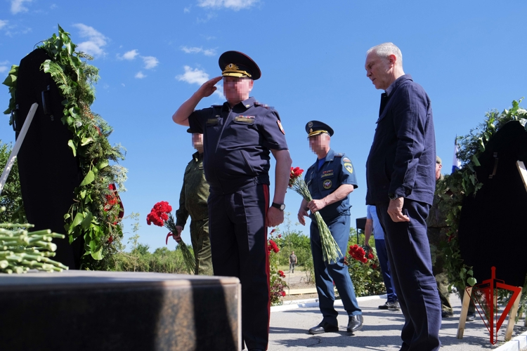 Росгвардейцы приняли участие в церемонии погребения жертв фашизма в Херсонской облас