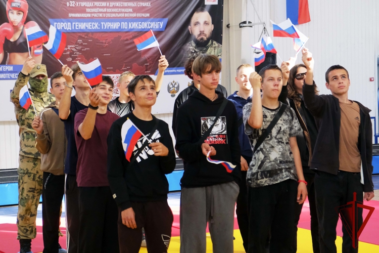 Росгвардейцы приняли участие в масштабном флешмобе ко Дню воссоединения в Херсонской области